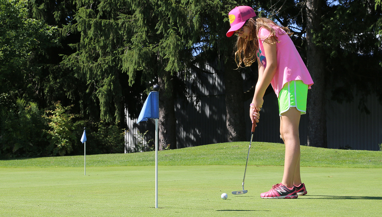 girl practices putting at Bathurst Glen Golf Course